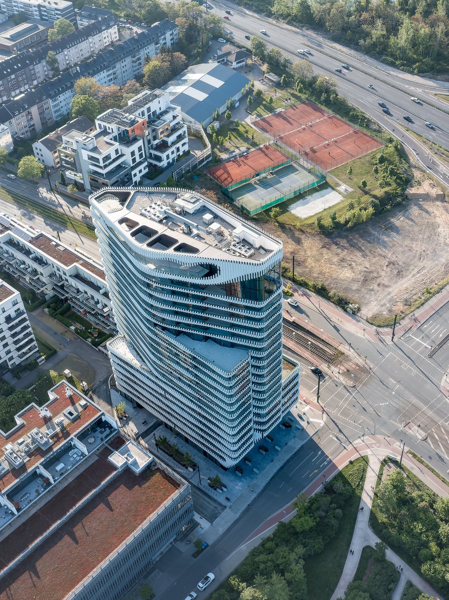 Luftaufnahme von The Zipper und umgebenem Straßenkreuz