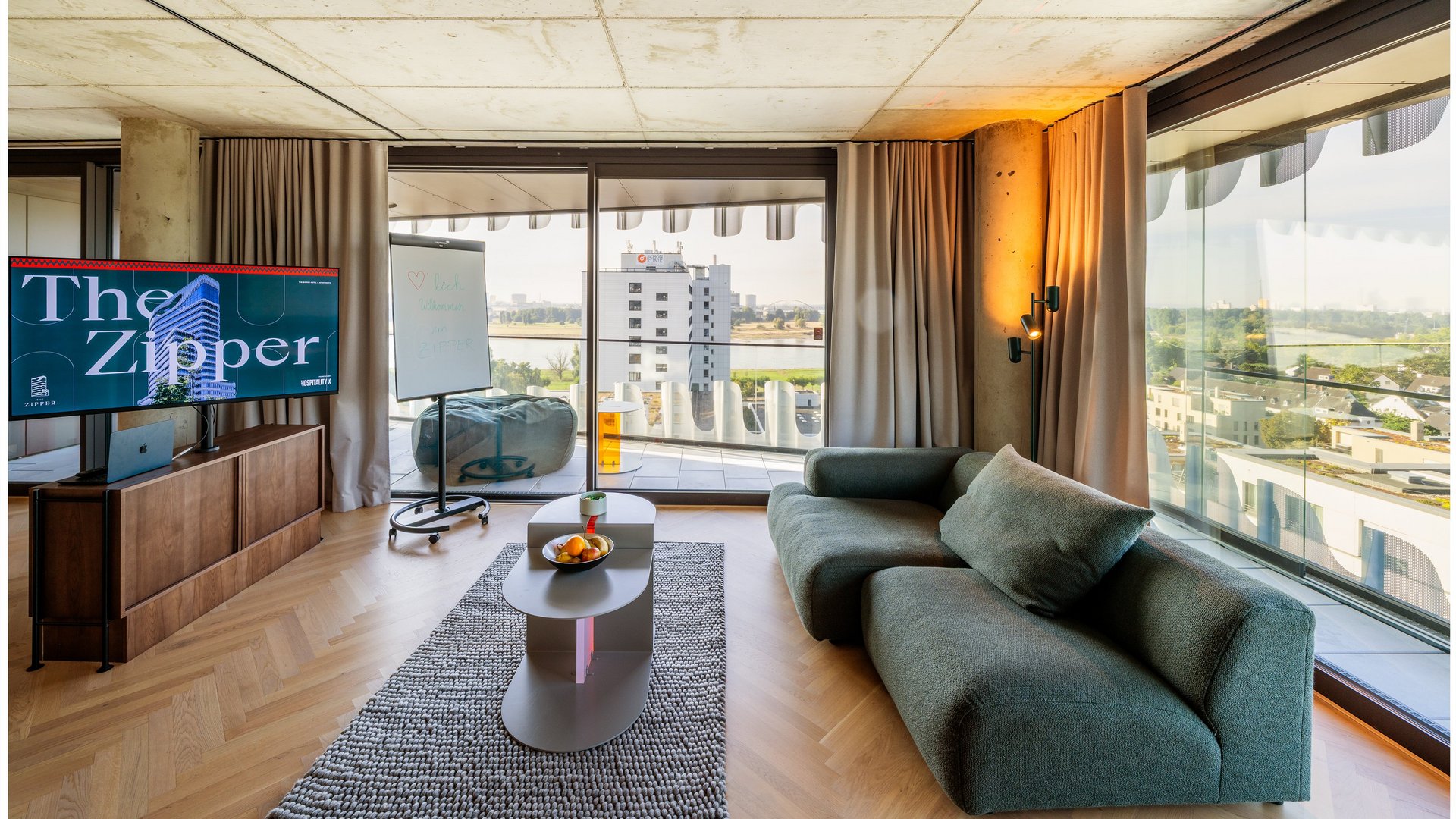 meeting_apartment_6.jpg Luxuriöse Hotelsuite mit Panoramablick in Düsseldorf – THE ZIPPER Hotel